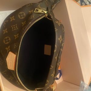 **SOLD** Brand new never used Louis Vuitton bum bag.